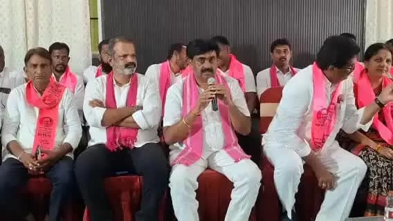 నిర్మల్: కాంగ్రెస్ ప్రభుత్వం ఎన్నికల సమయంలో ప్రజలకు ఇచ్చిన హామీలను అమలు చేయడంలో పూర్తిగా విఫలమైంది: మాజీ జెడ్పీ చైర్మన్ లోలం