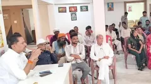 बेगमगंज: विधायक देवेंद्र पटेल ने बेगमगंज निवास पर की जनसुनवाई, समस्याओं के निराकरण के दिए निर्देश