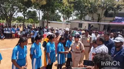 వికారాబాద్: సాల్విడ్ గ్రామంలో తాలుక స్థాయి వాలీబాల్ టోర్నమెంట్ ప్రారంభోత్సవంలో పాల్గొన్న ఎస్పీ స్నేహ మెహ్రా