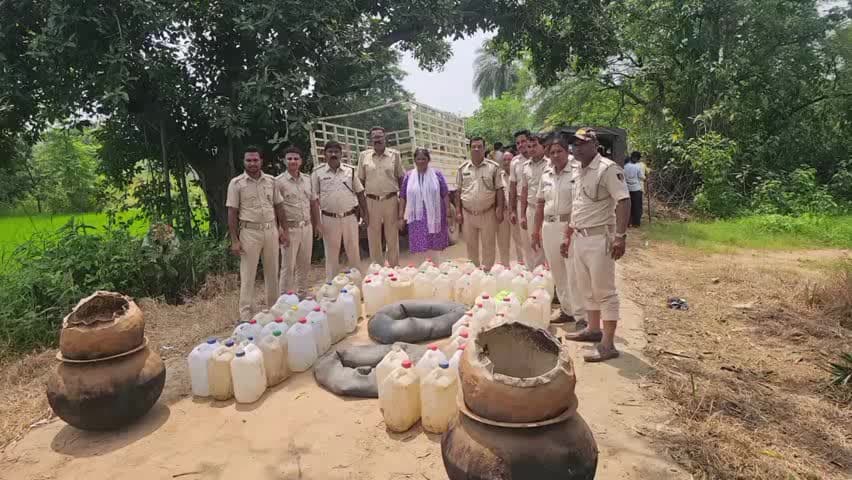 ଅମ୍ବାଭୋନା: ଇଚ୍ଛାପୁର ନିକଟସ୍ଥ ଜଙ୍ଗଲ ରୁ ବିପୁଳ ପରିମାଣରେ ରନ୍ଧା ମଦ ଓ ମହୁଲପୋଚ ଜବତ କଲା ଭଟଲି ଅବକାରୀ ବିଭାଗ ଓ ମୋବାଇଲ ଟିମ