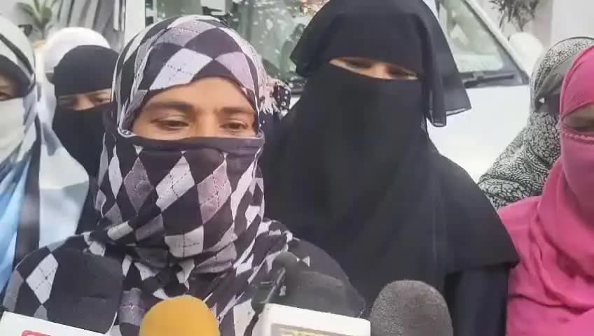 बहराइच: अनारकली रोड क्षेत्र की महिलाओं ने कलेक्ट्रेट में रास्ते के विवाद को लेकर डीएम से की शिकायत, गंभीर आरोप लगाए