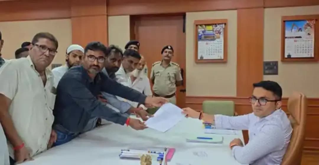 વાલોડ: વાલોડમાં 66 KV લાઇન સામે ખેડૂતોનો વિરોધ, નોટિસ વિના જમીન મૂલ્યાંકનનો આરોપ