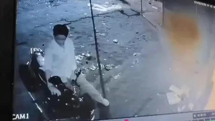 हरनौत: हरनौत बाजार से बाइक चोरी, कैमरे में कैद हुआ संदिग्ध चोर, पुलिस जांच में जुटी