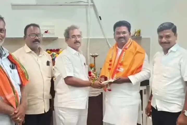 ಶಹಾಪುರ: ನಗರದಲ್ಲಿ ನೂತನ ಡಯಾಗ್ನೋಸ್ಟಿಕ್ ಲ್ಯಾಬೋರೇಟರಿಗೆ ಬಿಜೆಪಿ ಮುಖಂಡ ಯಾಳಗಿ ಚಾಲನೆ!
ಶಹಾಪುರ ನಗರದ ಮಂಜುನಾಥ ಡಯಾಗ್ನೋಸ್ಟಿಕ್ ಲ್ಯಾಬೋರೇಟರಿಯ ಉದ್