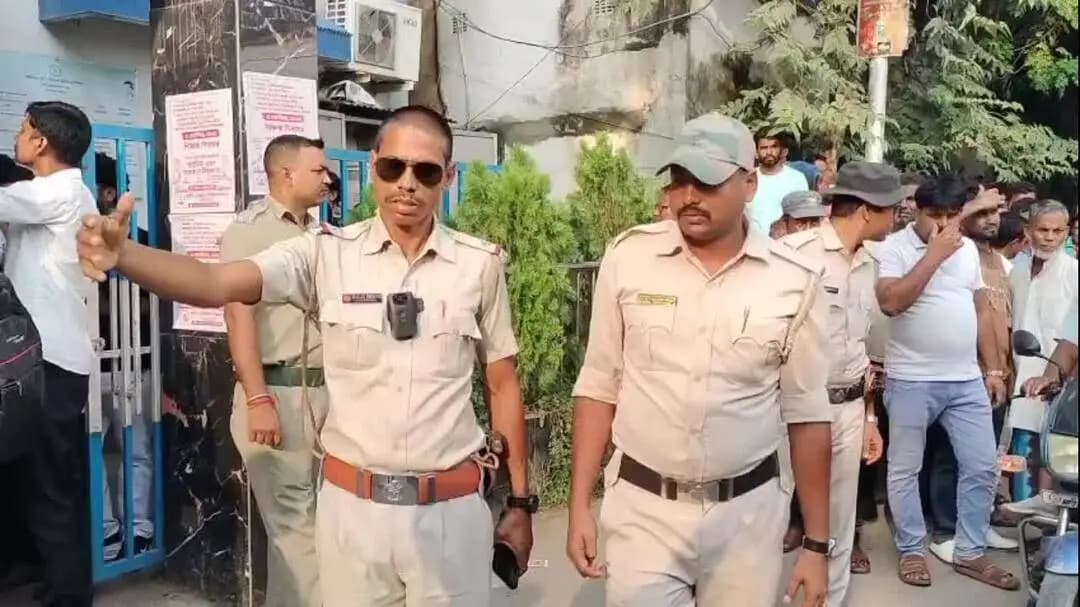 ইসলামপুর: ইসলামপুর পঞ্চায়েত সমিতিতে পালাবদল, অপসারিত সভাপতি বিনিতা সরকার ও সহকারী সভাপতি মহম্মদ ফারুক