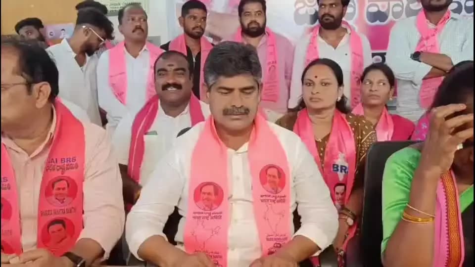 సిరిసిల్ల: బిఆర్ఎస్ పార్టీ కార్యాలయం తెలంగాణ భవన్లో మాట్లాడిన బిఆర్ఎస్ జిల్లా అధ్యక్షుడు తోట ఆగయ్య