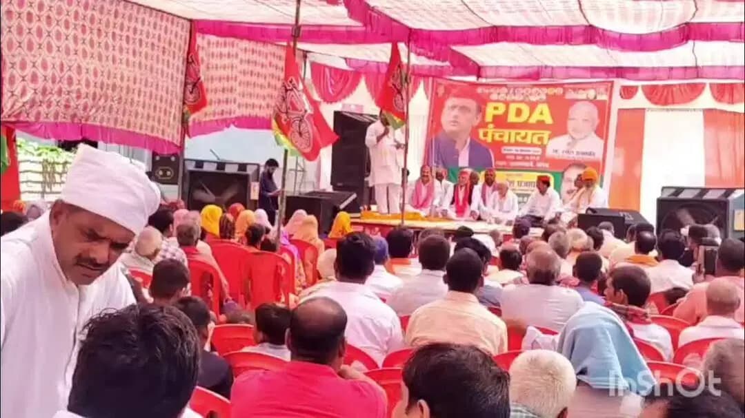 बलिया: नारायणपाली में PDA पंचायत में सपा नेताओं ने सरकार पर साधा निशाना