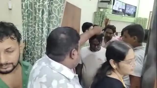 কালনা ১: কালনা পৌরসভায় বিক্ষোভ, পদত্যাগের হিড়িক! উপ-পৌরপতি-সহ ৪ কাউন্সিলর ঘিরে চাঞ্চল্য