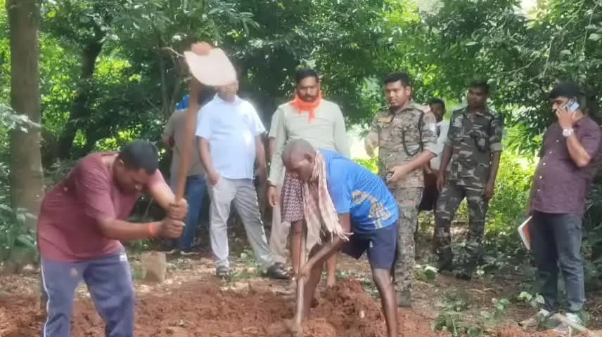 गुमला: धान चोरी के आरोप में युवक की पिटाई से मौत, नौ दिन बाद दफन शव बाहर निकाला गया, तीन संदिग्ध हिरासत में