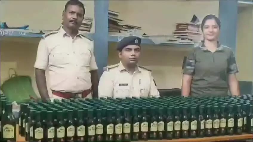 बंदरा: पीरापुर में डिलीवरी से पहले झाड़ियों में छिपाई 85 लीटर विदेशी शराब जब्त, कारोबारी हुए फरार
