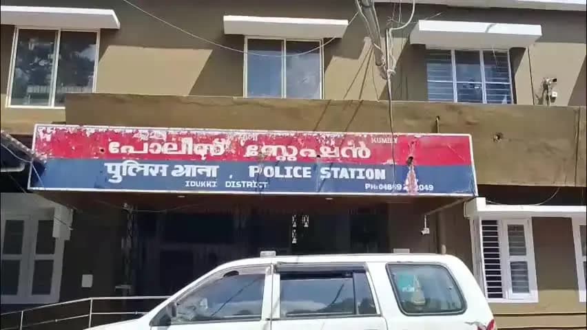 പീരുമേട്: കുമളിയിൽ 16കാരി ആത്മഹത്യ ചെയ്ത സംഭവത്തിൽ ഒളിവിൽ കഴിഞ്ഞിരുന്ന ഒന്നാം പ്രതി പിടിയിൽ