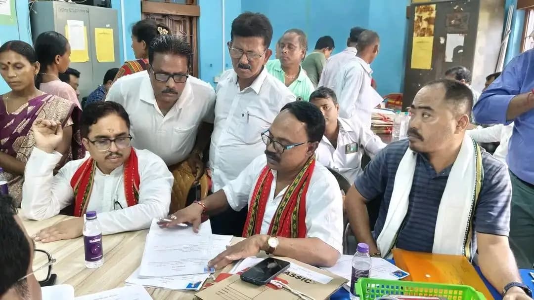 খোয়াই: তোলাশিখর ব্লকে বিজেপি প্রার্থীদের মনোনয়নপত্র জমা, উপস্থিত জেলা সভাপতি সমির কুমার দাস