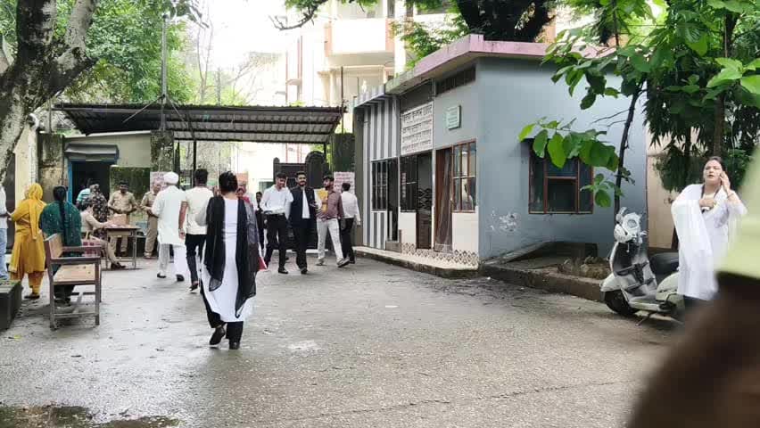 मुज़फ्फरनगर: ‘मरना मंजूर, डरपोक जज कहलाना नहीं’—जज रवि कुमार दिवाकर ने कहा, ‘डर गया तो न्यायिक संस्था से इस्तीफा देना उचित’