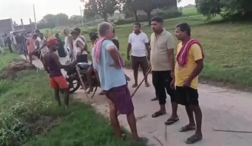 नुआंव: छाता बराढ़ी में जंगली सूअर ने दो लोगों पर हमला कर गंभीर रूप से घायल किया, मौके पर जुटी स्थानीय लोगों की भीड़