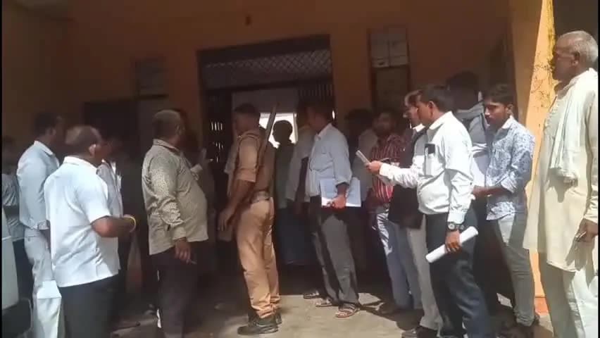 महसी: महसी में एसडीएम ने अधिवक्ता पर भड़के, हंगामे का वीडियो हुआ वायरल, अधिवक्ता ने लगाए गंभीर आरोप