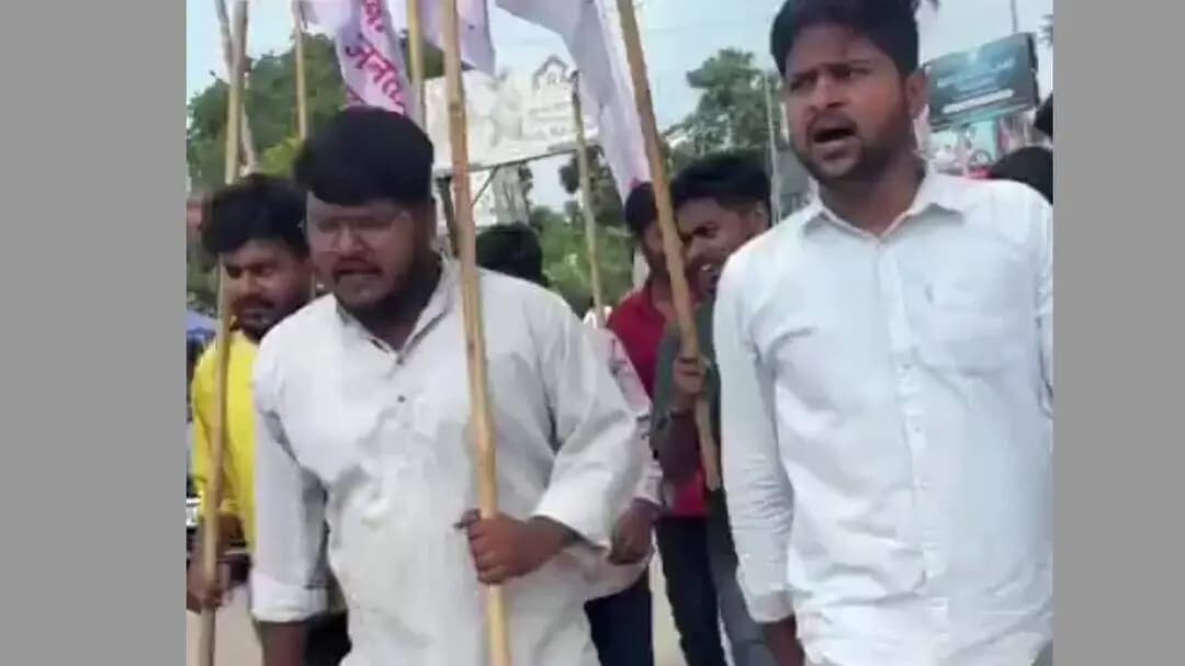 सुल्तानपुर: जंतर मंतर पर प्रदर्शन में शामिल छात्र को नोटिस देने का विरोध