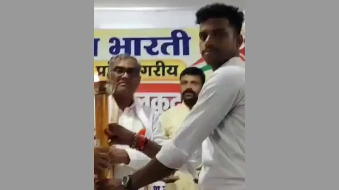 सुल्तानपुर: खेल प्रतियोगिता के उद्घाटन पर मंत्री ने अखिलेश यादव पर बरसे, कहा- पहले मथुरा, अयोध्या और काशी में करें दर्शन