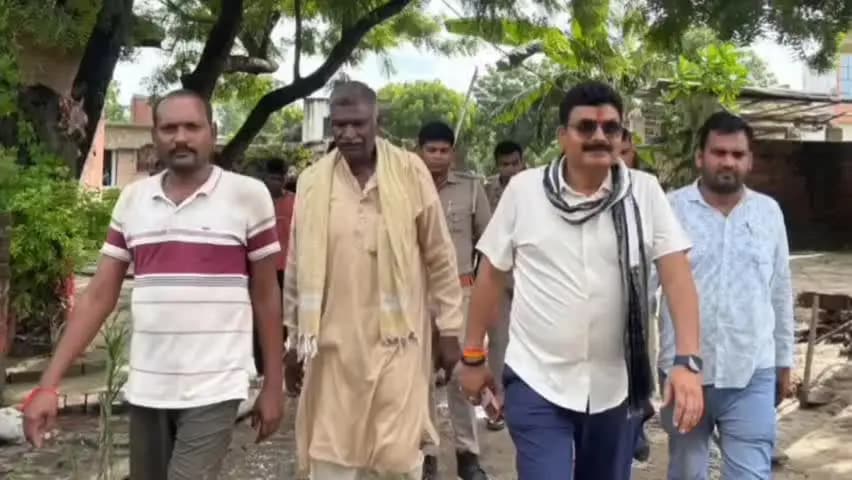 बदलापुर: उमरीखुर्द गांव में 700 मीटर लंबी सीसी रोड का विधायक ने किया औचक निरीक्षण