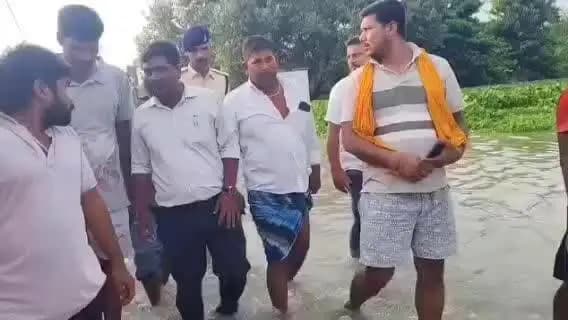 परबत्ता: बाढ़ प्रभावित सलारपुर पहुंचे गोगरी डीसीएलआर, स्थिति का लिया जायजा