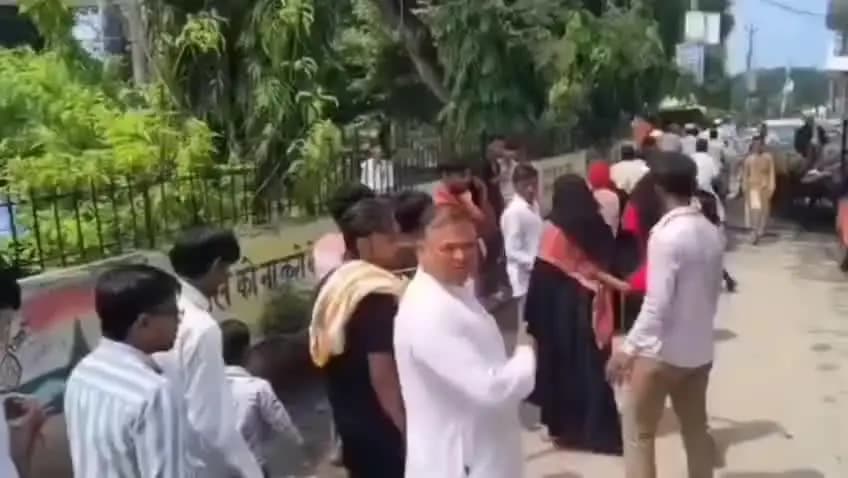 देवबंद: शादी समारोह में बवाल, युवकों ने खानसामाओं से की मारपीट, दुल्हन के सामान में तोड़फोड़ से मचा हड़कंप