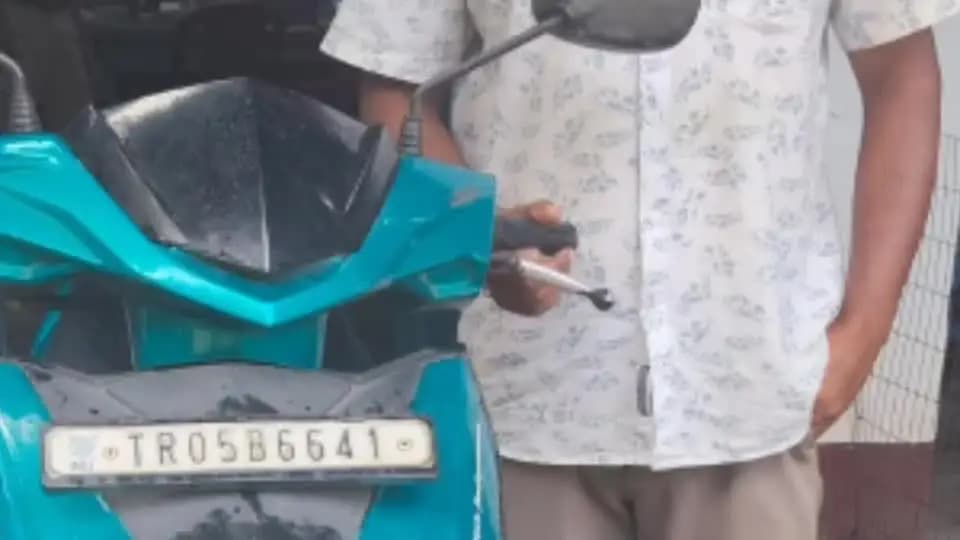 উদয়পুর: ড্রাইভিং লাইসেন্স ছাড়া নাবালক স্কুটি চালানোর কারণে উদয়পুর ট্রাফিক ইউনিট ২৫ হাজার টাকা জরিমানা করল