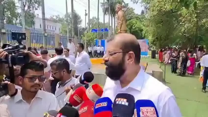 চন্দ্ৰপুৰ: ড° ভূপেন হাজৰিকাৰ জন্ম শতবাৰ্ষিকী উদযাপন,ভূপেন হাজৰিকাৰ সৃষ্টি ৰাজিৰ জীয়াই ৰখাৰ কথাৰে মন্তব্য সমুজ্জ্বল ভট্টাচাৰ্য
