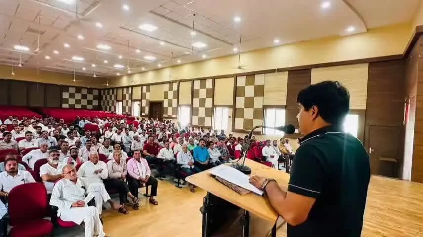 कालापीपल: सेवा संकल्प अभियान की तैयारियों पर कार्यशाला में विधायक घनश्याम चंद्रवंशी ने लिया हिस्सा
