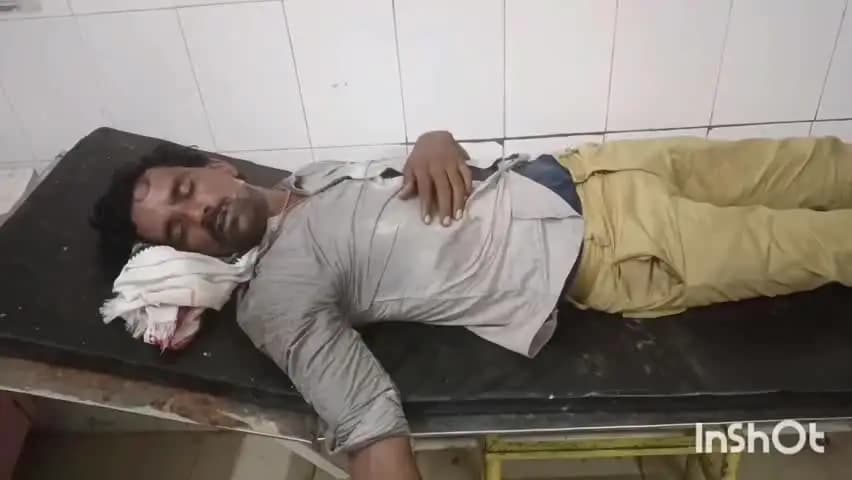 मड़ावरा: मदनपुर के पुराने पुलिस थाने के पास अचेत अवस्था में मिले ग्रामीण को डायल 112 पुलिस ने पहुँचाया चिकित्सालय