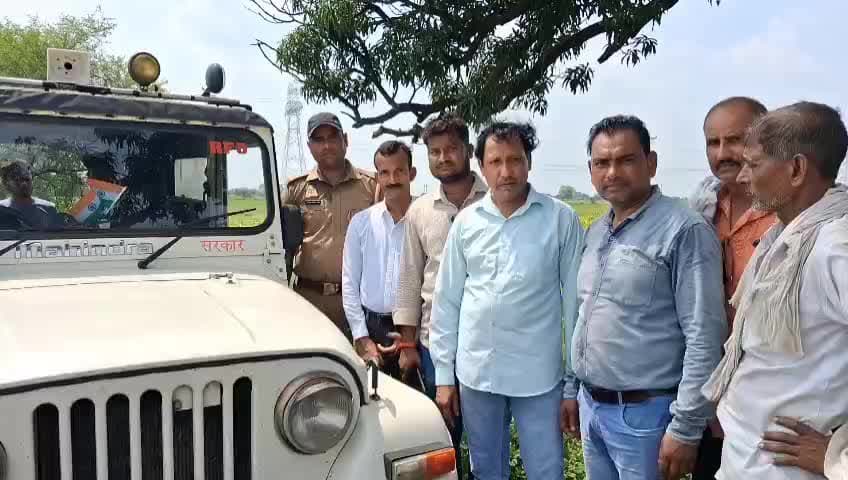 जालौन: कुठौंदा बुजुर्ग गांव में शेर दिखने से लोगों में हड़कंप, टीम को बुलाकर खोजबीन जारी
