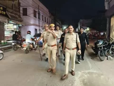 नगर निकाय चुनाव के मध्यनजर पुलिस का फ्लैग मार्च
जिले में सुरक्षा व्यवस्था तथा निकाय चुनावों को निष्पक्ष, शांतिपूर्ण एवं