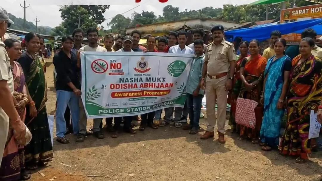 ମୋହନା: ରାୟଗଡ଼ା ପୋଲିସ ଦ୍ଵାରା ମଣ୍ଡଳ ସାହିଠାରେ 'ନିଶାମୁକ୍ତ ଓଡ଼ିଶା ଅଭିଯାନ' ଅନୁଷ୍ଠିତ: ଗ୍ରାମବାସୀଙ୍କୁ ସଚେତନ