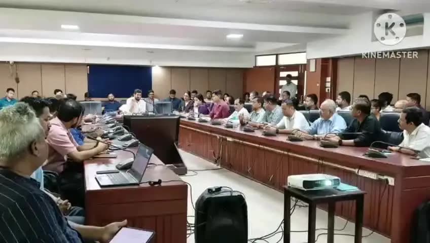 পশ্চিম যোৰহাট: যোৰহাট জিলাত অনুষ্ঠিত হবলগীয়া আয়ুক্ত সন্মিলন সন্দৰ্ভত জিলা আয়ুক্তৰ কাৰ্যালয়ত সভা অনুষ্ঠিত