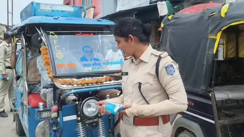 पथरिया: पथरिया में यातायात पुलिस ने चलाया सघन वाहन चेकिंग अभियान, नियम तोड़ने वालों पर की चालानी कार्रवाई