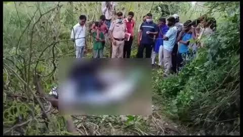 कोल: शाहजमाल कब्रिस्तान में युवक का शव मिलने से मचा हड़कंप, बदबू आने पर लोगों ने पुलिस को दी सूचना
