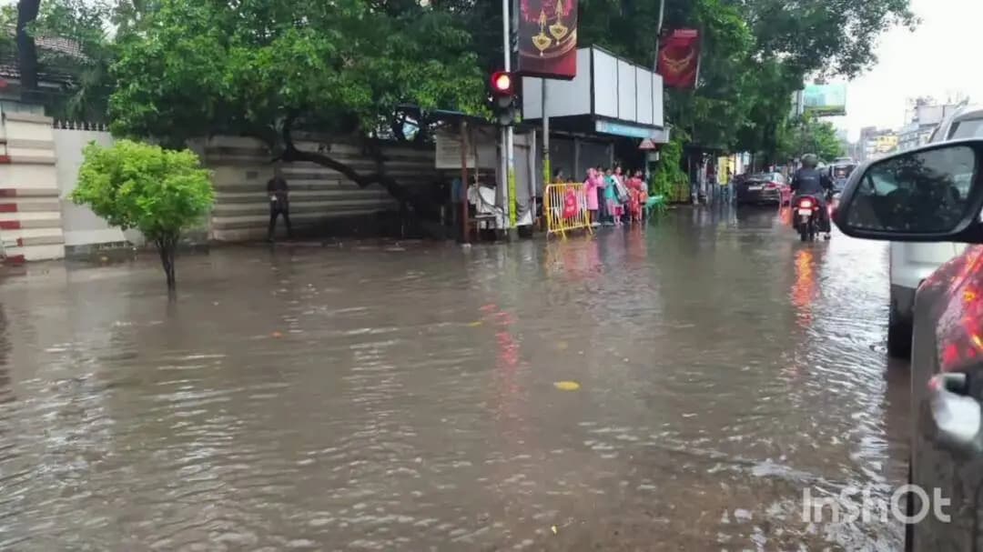 বাদুড়িয়া: উত্তর ২৪ পরগনায় আজও বৃষ্টির সম্ভাবনা, বাদুড়িয়াতেও বজ্রবিদ্যুৎসহ বৃষ্টি হতে পারে