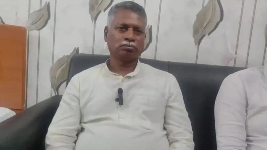 जमुई: सिकंदरा विधायक प्रफुल्ल मांझी ने केंद्रीय मंत्री चिराग पासवान का किया नया नामांकरण, सांसद अरुण भारती से पूछा पिता का नाम
