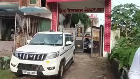केराकत: मंगलवार की शाम ग्रैंड वेलकम होटल पर पुलिस ने डेढ़ घंटे तक छापेमारी की, मचा हड़काम