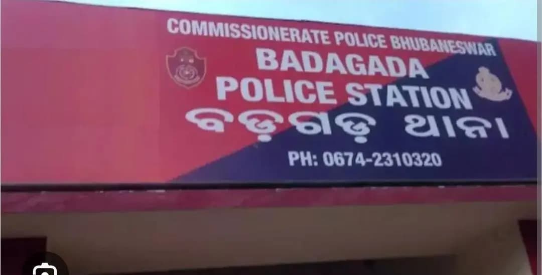 ଭୁବନେଶ୍ୱର: ବଡଗଡ଼ରେ ତାରିଣୀ ମନ୍ଦିର ରୁ ଲୁଟି: ମୁଖା ପିନ୍ଧା 3 ଲୁଟେରା ଦାନ ବାକ୍ସ କାଟି ଚୁରି