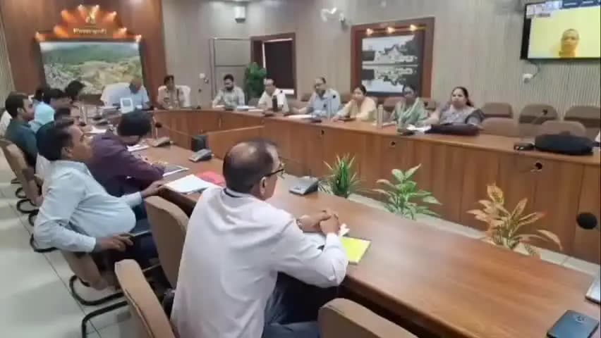 हिण्डोली: संभागीय आयुक्त आई जी ने वीसी के माध्यम से मतदान प्रक्रिया की समीक्षा की