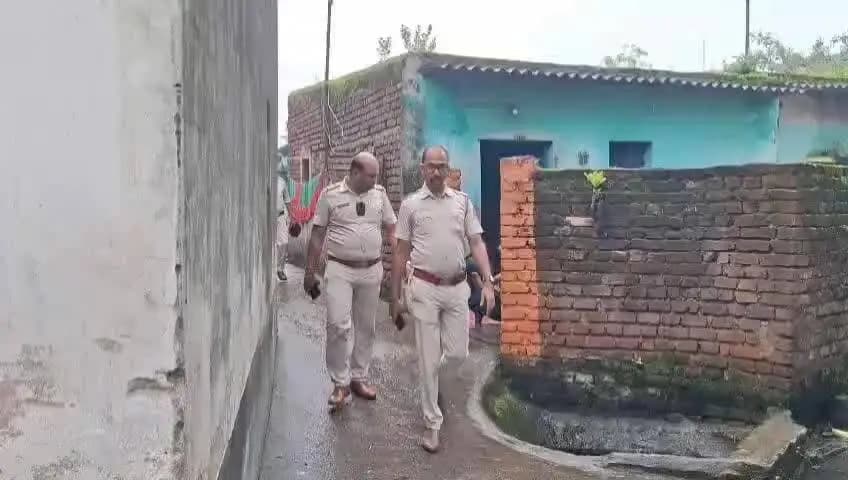 ফরিদপুর দুর্গাপুর: দুর্গাপুরের কাদারোডে পুলিশের বড়সড় অভিযান,৬ জন আটক, উদ্ধার পেনড্রাইভ এটিএম কার্ড হার্ডডিস্ক