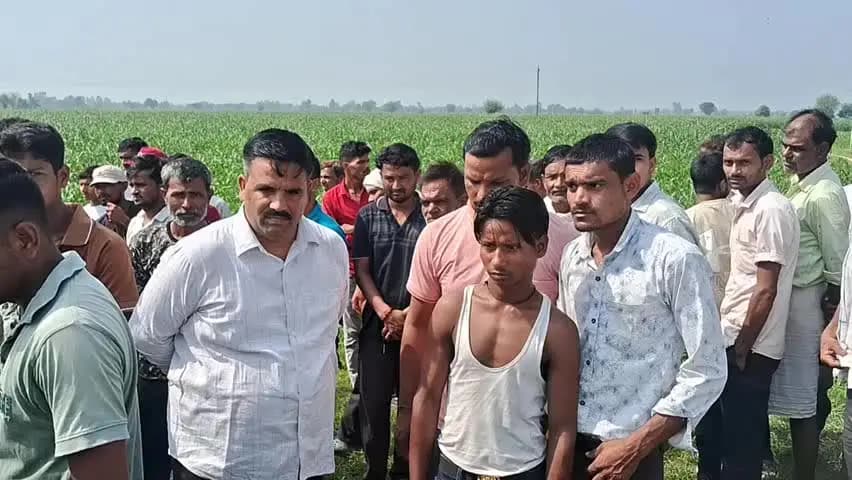 बिल्सी: बिल्सी में सड़क किनारे एक युवक की लाश मिली, सड़क दुर्घटना की आशंका जताई जा रही, पुलिस जांच में जुटी