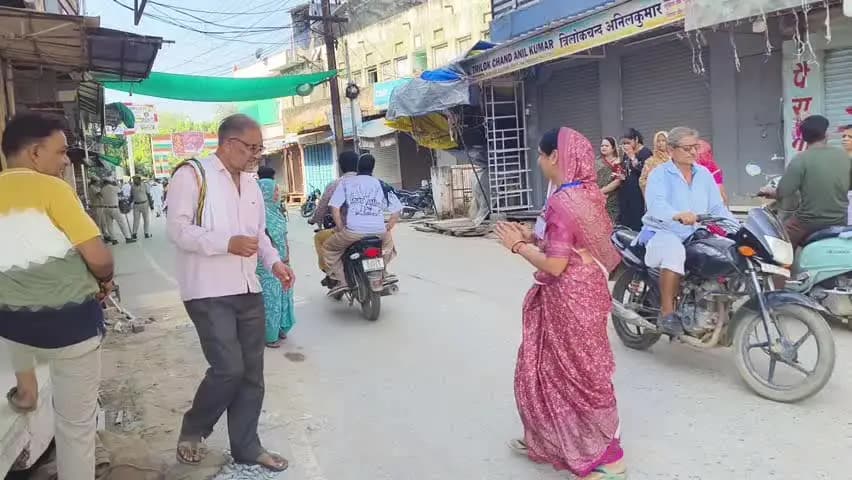 बेगुं: बेगू नगर पालिका के 35 वार्डों में आज बुधवार को हो रहे नगर निकाय चुनाव में सुबह 10 बजे तक 22.20% मतदान हुआ