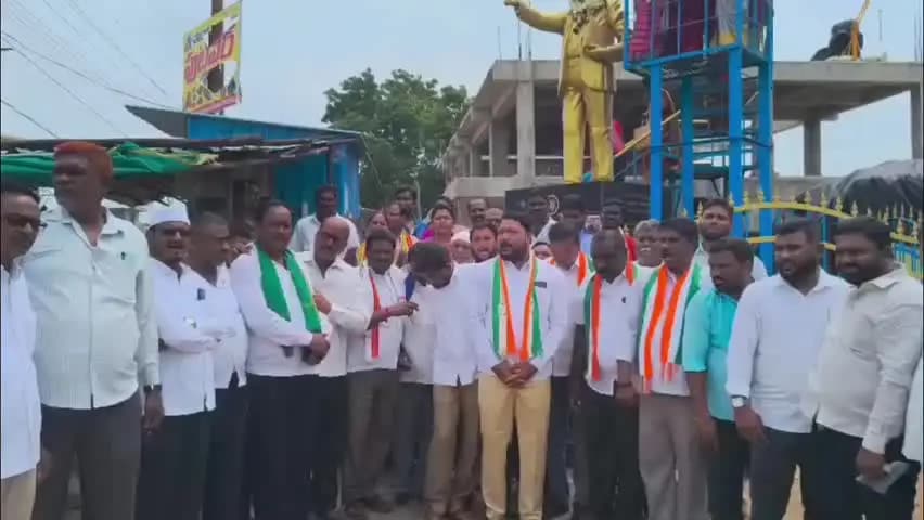 ములుగు: ఎమ్మెల్సీల సస్పెన్షన్పై కాంగ్రెస్ నేతల హర్షం