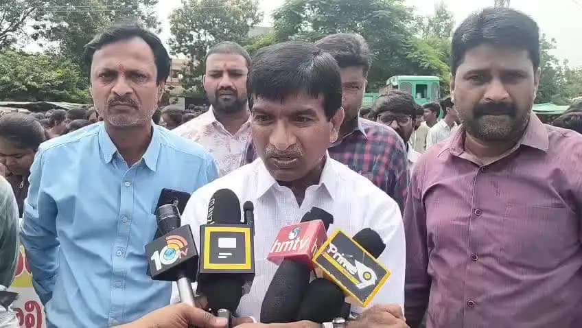 అదిలాబాద్ అర్బన్: ఫీజు రియంబర్స్మెంట్ బకాయిలను విడుదల కాకపోవడంతో ప్రైవేట్ కళాశాల నిర్వహణ భారంగా మారింది:ప్రైవేట్ డిగ్రీ కళాశాల అసోసియేషన్