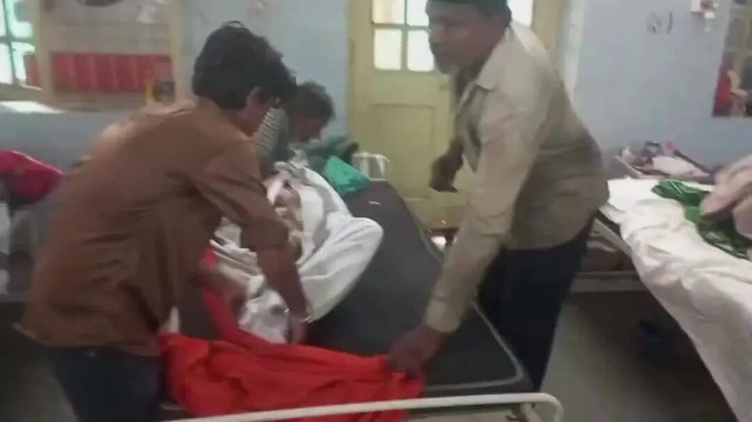 जबलपुर: अस्पताल की घूसखोरी ने ली जान, अब अंतिम संस्कार के भी पैसे नहीं; बेबस पति बोला- 'नर्मदा में बहा दूंगा,मछलियों के काम आएगा