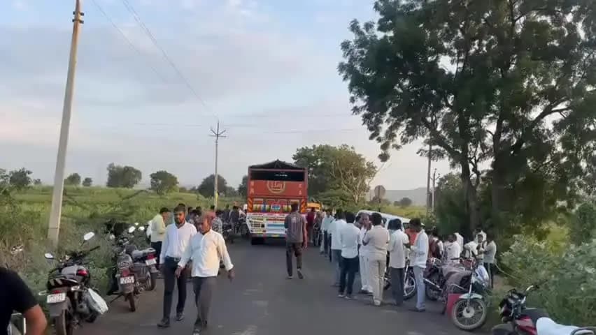 साक्री: शेवाळी-दातर्ती मार्गावर स्कूल व्हॅनला अपघात, पहिली ते चौथीचे सात विद्यार्थी जखमी