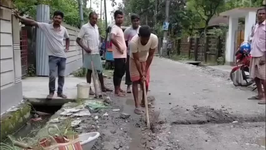 কোচবিহার ১: কোচবিহার শহরের ১০ নাম্বার ওয়ার্ডের শুরু হল জলের সংস্কারের কাজ, খুশি স্থানীয় বাসিন্দারা