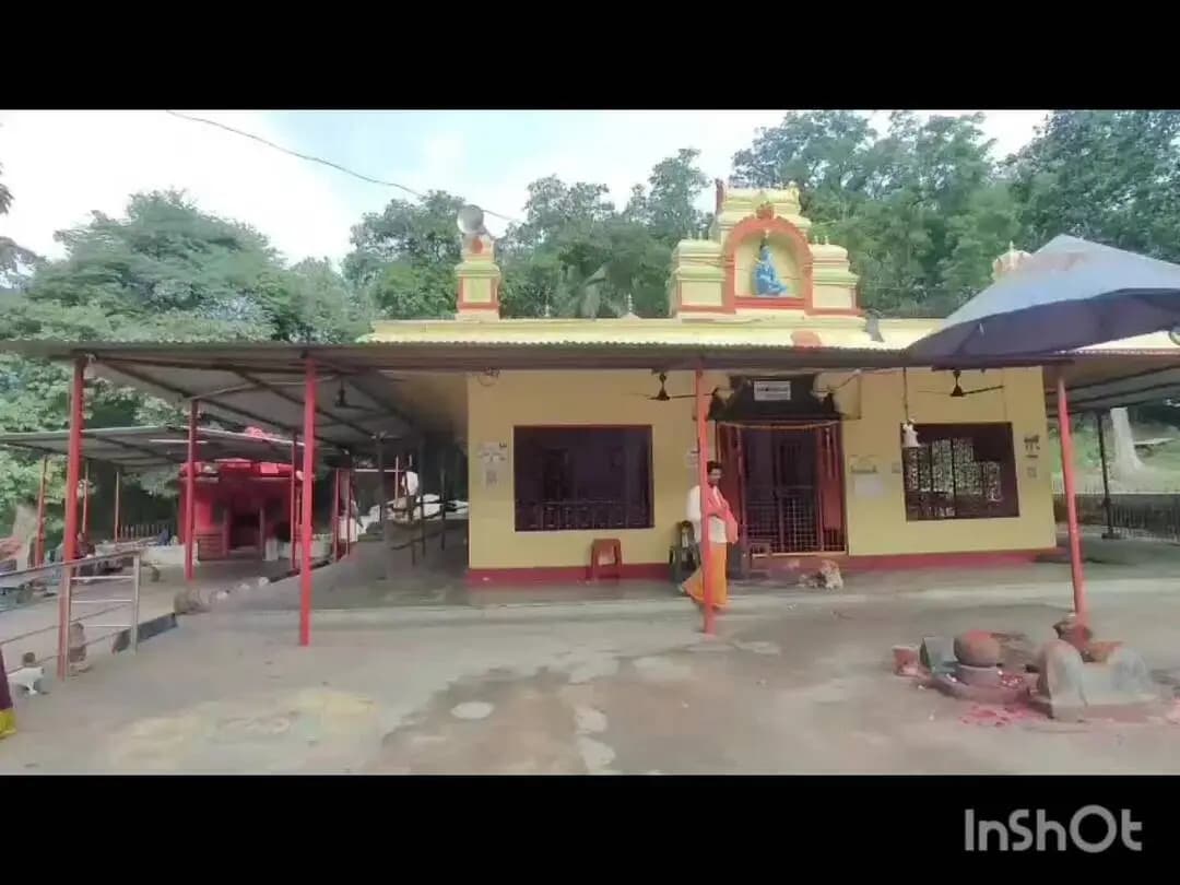 బెల్లంపల్లి: బుగ్గ రాజరాజేశ్వర స్వామి దేవాలయం లో
తాళాలు పగలగొట్టి, సీసీ కెమెరా వైర్లు కత్తిరించి దొంగతనం చేసినగుర్తు తెలియని దుండగులు