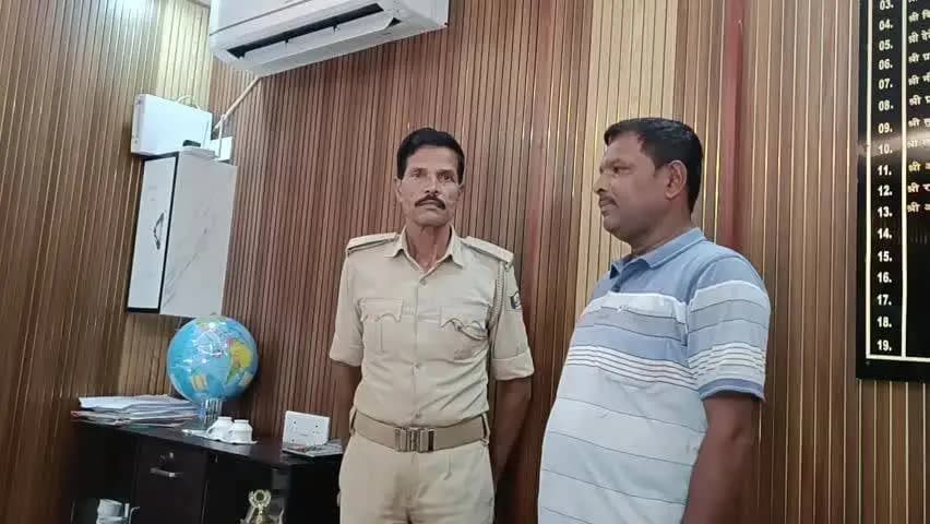 सुपौल: नशामुक्त बिहार अभियान के बीच बकोर पंचायत के मुखिया नशे में गिरफ्तार, उत्पाद विभाग की कार्रवाई से हड़कंप