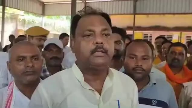 कुर्सेला: कुर्सेला प्रखंड सभागार में बाढ़ राहत व बचाव कार्यों की समीक्षा बैठक हुई, विधायक विजय सिंह निषाद ने दी विस्तृत जानकारी